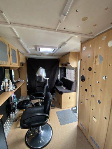 Das Haarmobil von innen