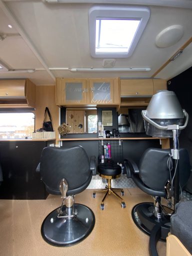 Das Haarmobil von innen