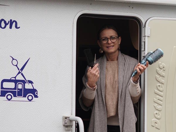 Außenansicht Eingang mit Michelle